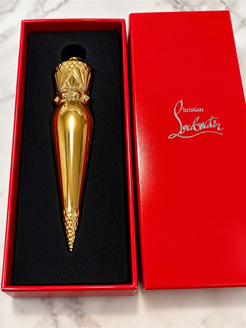Christian Louboutin Rouge
Louboutin Lip Color - 001
Very Prive
Iconic Luxury Lip